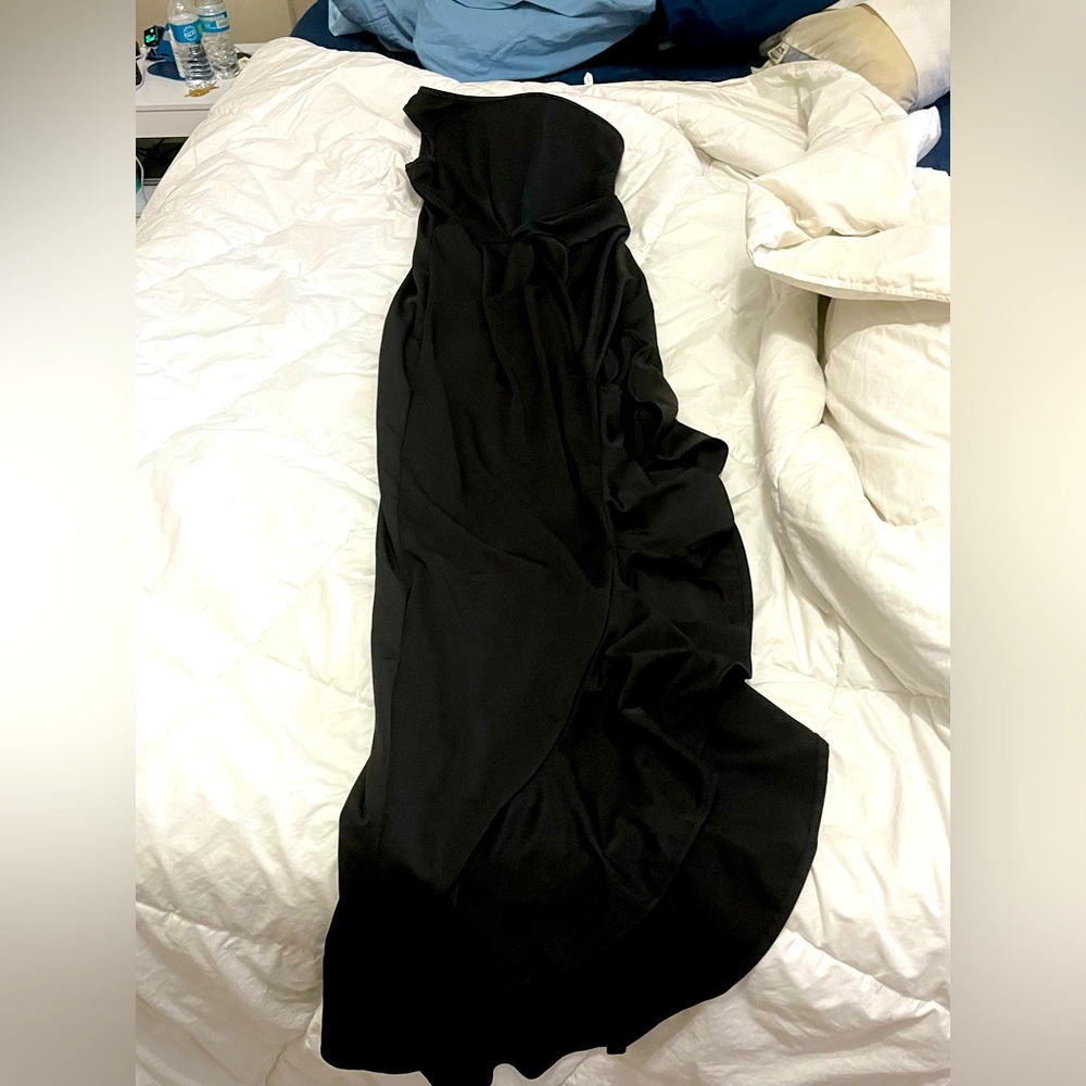 Black 1 shoulder dress High thigh ruffle split Comfortable material very giving